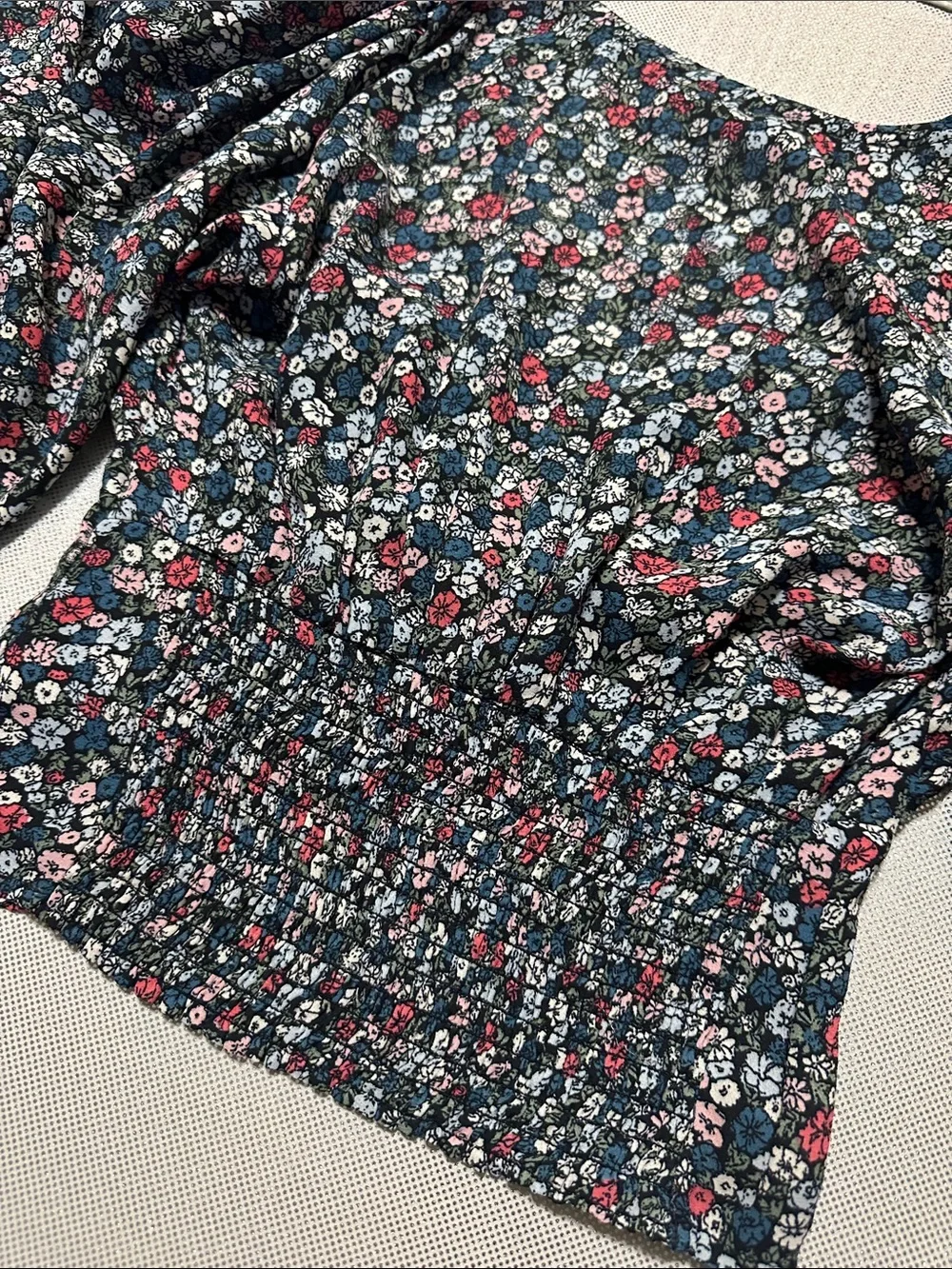 Abercrombie & Fitch Navy Floral Smocked Crop Top